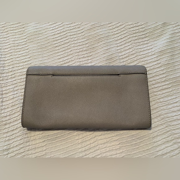 Michael Kors clutch with removable strap - Picture 8 of 10